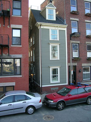 The Skinny House (Photo: John Stephen Dwyer/public domain)
